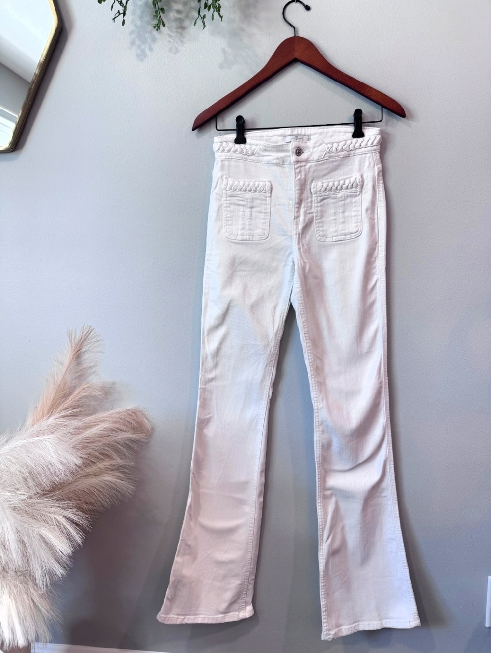 7 For All Mankind White Flared Jeans with Front Patch Pockets Size 26